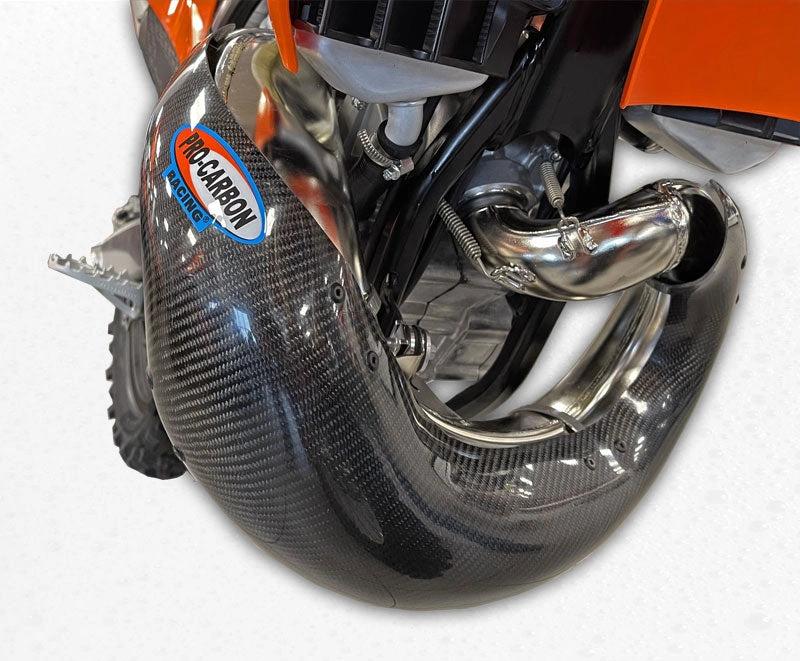 Pro Carbon uitlaatbocht bescherming KTM EXC 250/300 TPI 2020 - ( voor FMF Gnarly 025242 & FMF Fatty 025241 uitlaatbocht ) - MxProStoreParts