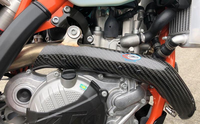 Pro Carbon Auslassbogenschutz für KTM EXC-F 250 2020 - & Husqvarna FE 250 2020 - & Gas Gas EC 250F 2021 - MxProStoreParts