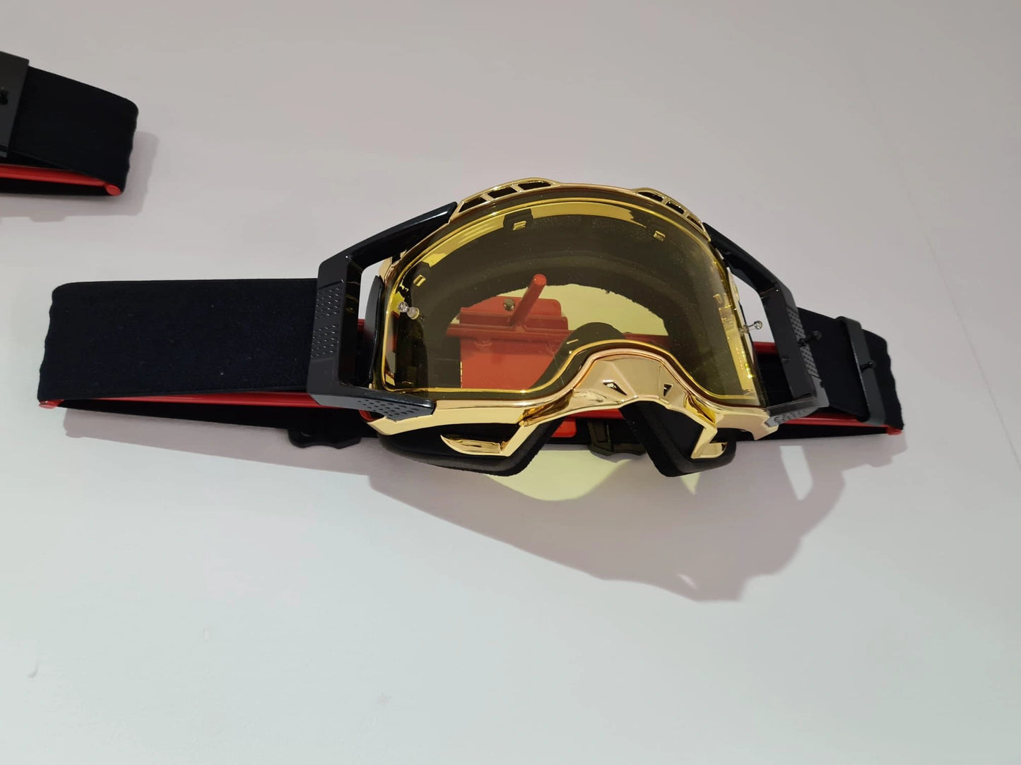 BRAAP Crossbrille Schwarz mit goldfarbenem Rahmen und gelber Linse - MxProStoreParts