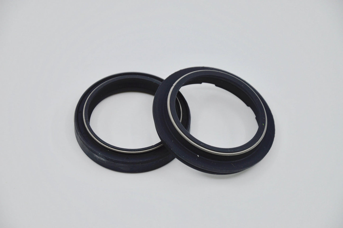 SKF oil and dust seal set, black 43mm, two pieces with metal spring ring.
