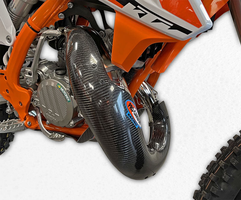 Pro Carbon uitlaatbocht bescherming KTM SX 85 2018- & Husqvarna TC 85 2018- & Gas Gas MC 85 2021- ( voor originele uitlaatbocht )