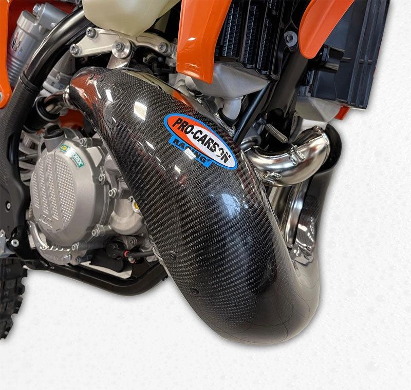 Pro Carbon uitlaatbocht bescherming KTM SX 250/300 2023 & EXC 250/300 TBI 2024 - & Husqvarna TC 250 2023 & TE 250/300 TBI 2024 & Gas Gas EC 250/300 2024 - MxProStoreParts