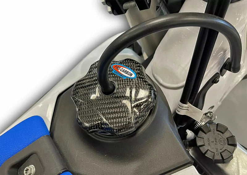 Pro Carbon fuel cap cover Husqvarna TC 125/250 2016- & FC 250/350/450 2016- & Gas Gas MC 85/125/250 2021- & MC 250F/350F 2021- & KTM SX 85/125/250/300 2016- & SX-F 250/350/450 2016-