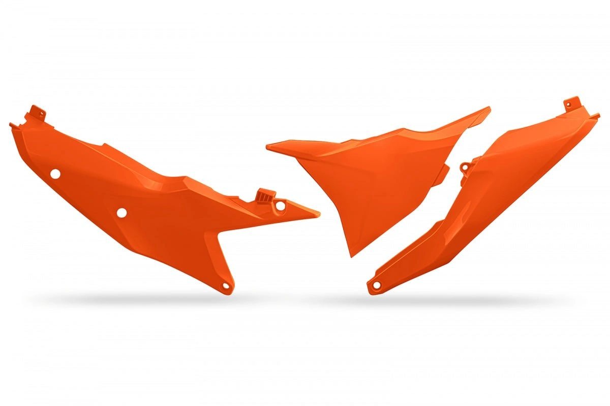 UFO Seitenkennzeichenhalter + Luftfilterabdeckung Orange KTM SX 125/150/250/300 2023 - & SX - F 250/350/450 2023 - & EXC/EXC - F 250/300/350/450/500 2024 - MxProStoreParts