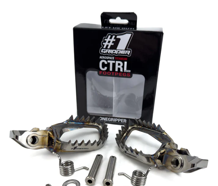 Onegripper Ti-CTRL Mud-Free Titanium voetsteunen #1 60mm Honda CR 125R/250R 02-07 & CRF 250R 04- & CRF 250X 04- & CRF 250RX 19 & CRF 450R 02- & CRF 450RX 17- & CRF 450X 05- ( -5 mm down / -5 mm back )