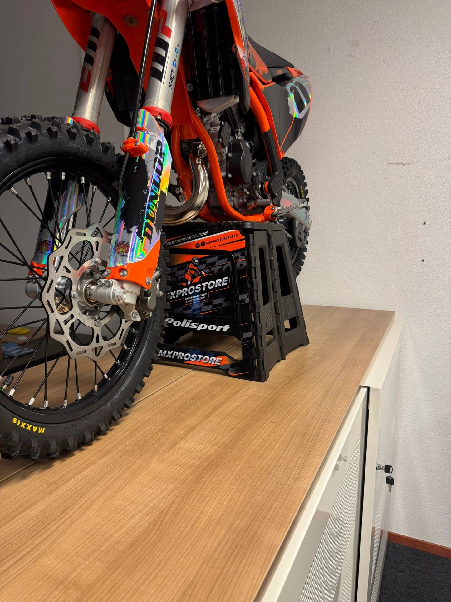 Polisport klappbarer Hocker - MXProStore Edition | Orange/Schwarz - MxProStoreParts