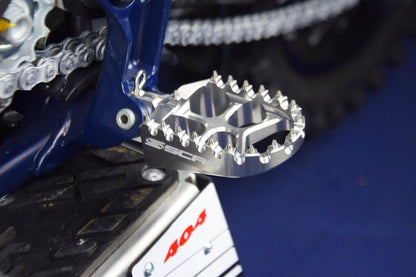 SCAR FOOT PEGS EVO, SIL - MxProStoreParts