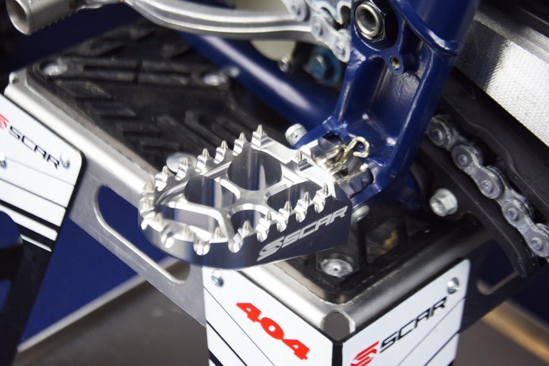 SCAR FOOT PEGS EVO, SIL - MxProStoreParts