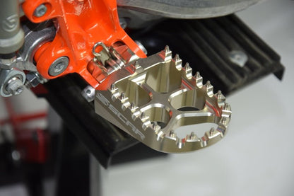 SCAR FOOT PEGS EVO, SIL - MxProStoreParts