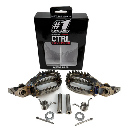 Onegripper Ti-CTRL Titanium voetsteunen #1 60mm KTM SX/SX-F 125/150/250/300/350/450 2023- & Husqvarna TC/FC 125/150/250/350/450 2023- & Gas Gas MC/MC-F 125-450 2024- ( -5 mm down / -5 mm back )